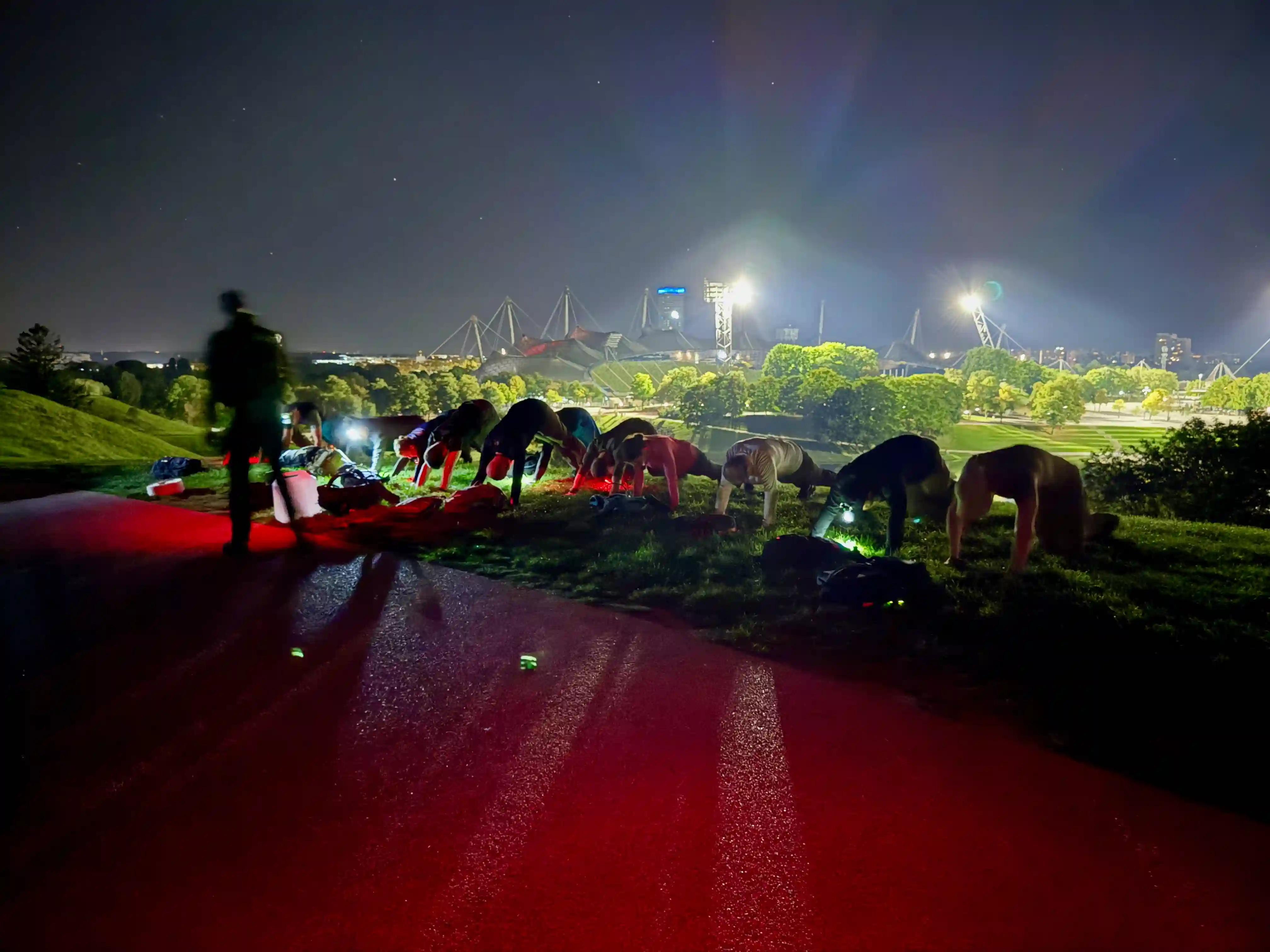 Cadre Jassy puts the team into high plank as a Pavlovian conditioning.